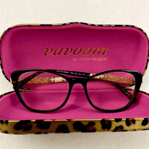 Vavoom Regina Glasses with Case